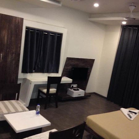 Hotel Vrinda Latur Экстерьер фото