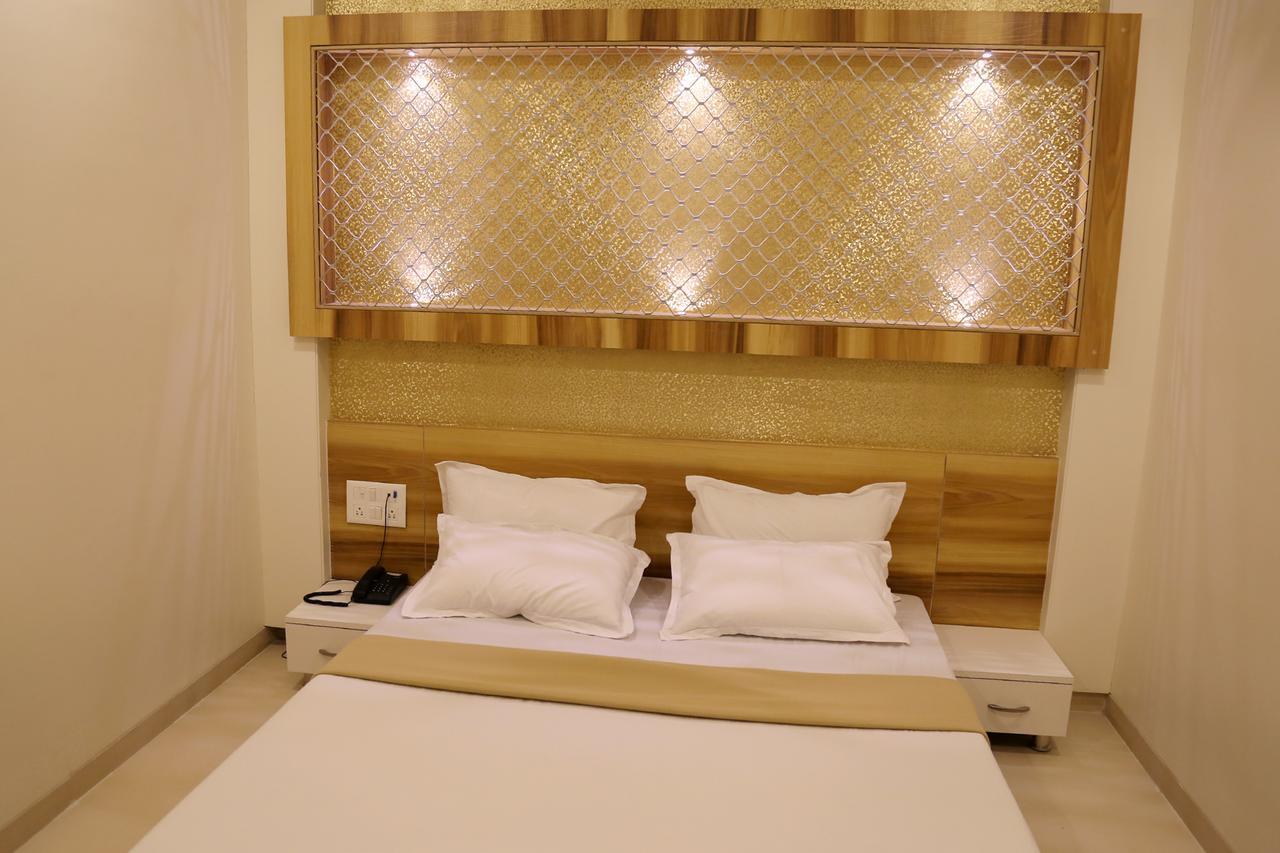 Hotel Vrinda Latur Экстерьер фото