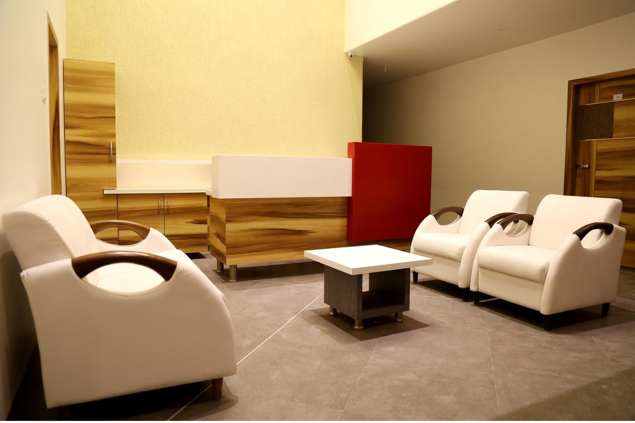 Hotel Vrinda Latur Экстерьер фото