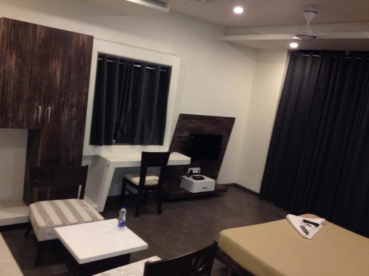 Hotel Vrinda Latur Экстерьер фото